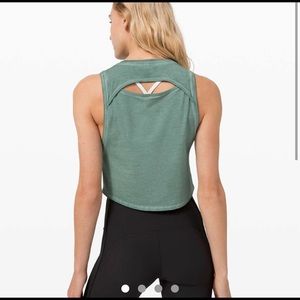 NWT LULULEMON CUT BACK TANK CROP (SIZE 10)